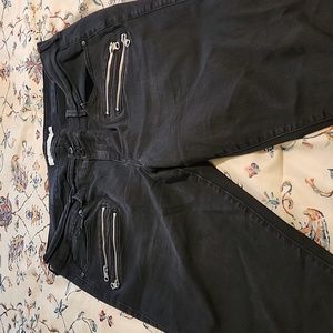 Like new jeans with zipper pockets